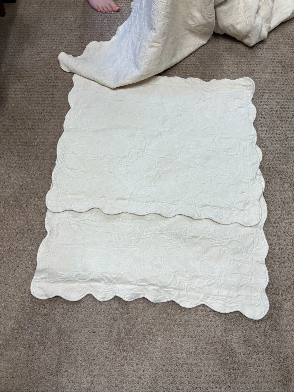 Home Collection Cream Brocade Comforter with Floral Matelassé